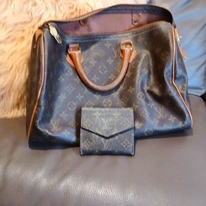 Louis-vuitton Purse...Guaranteed Authentic
